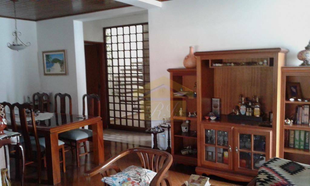 Sobrado à venda com 3 quartos, 250m² - Foto 1