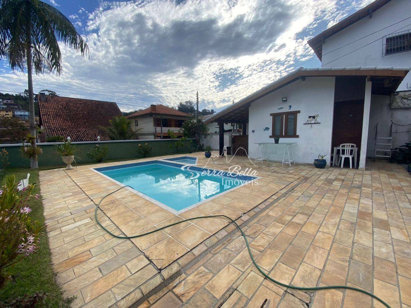 Casa à venda com 4 quartos, 150m² - Foto 1