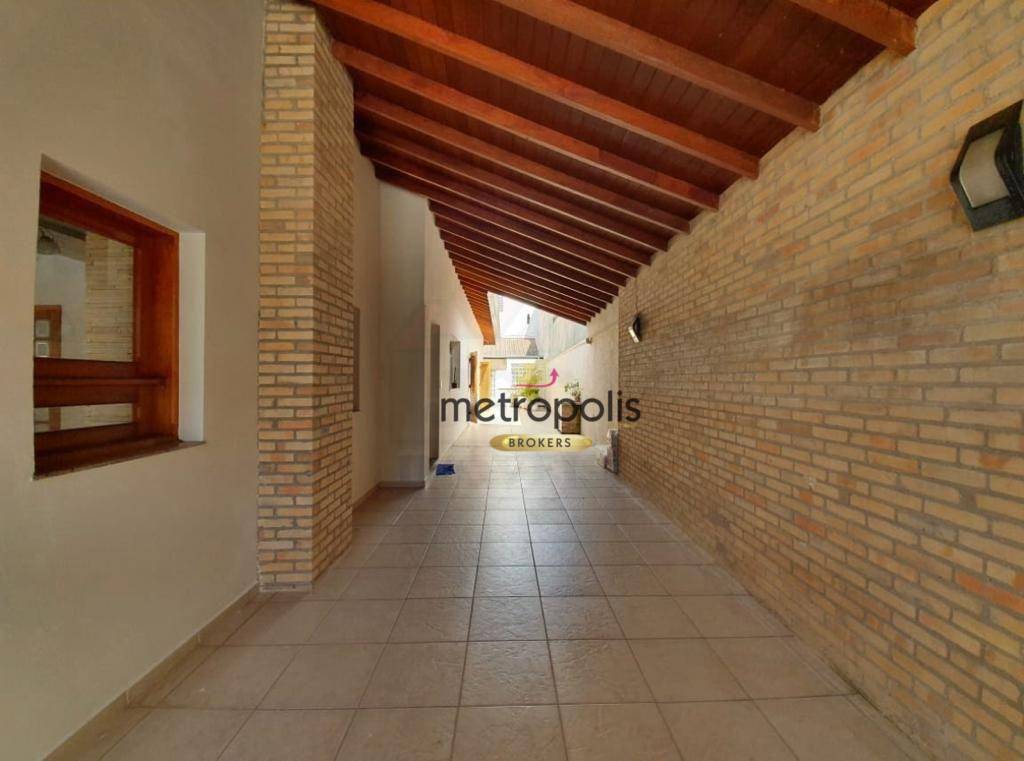 Casa à venda com 3 quartos, 253m² - Foto 1