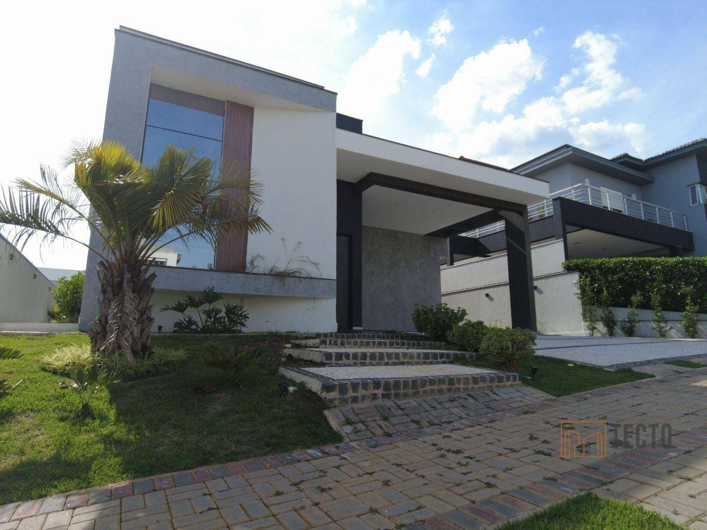 Casa de Condomínio à venda com 4 quartos, 259m² - Foto 2