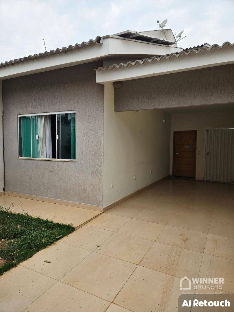 Casa à venda com 3 quartos, 222m² - Foto 1