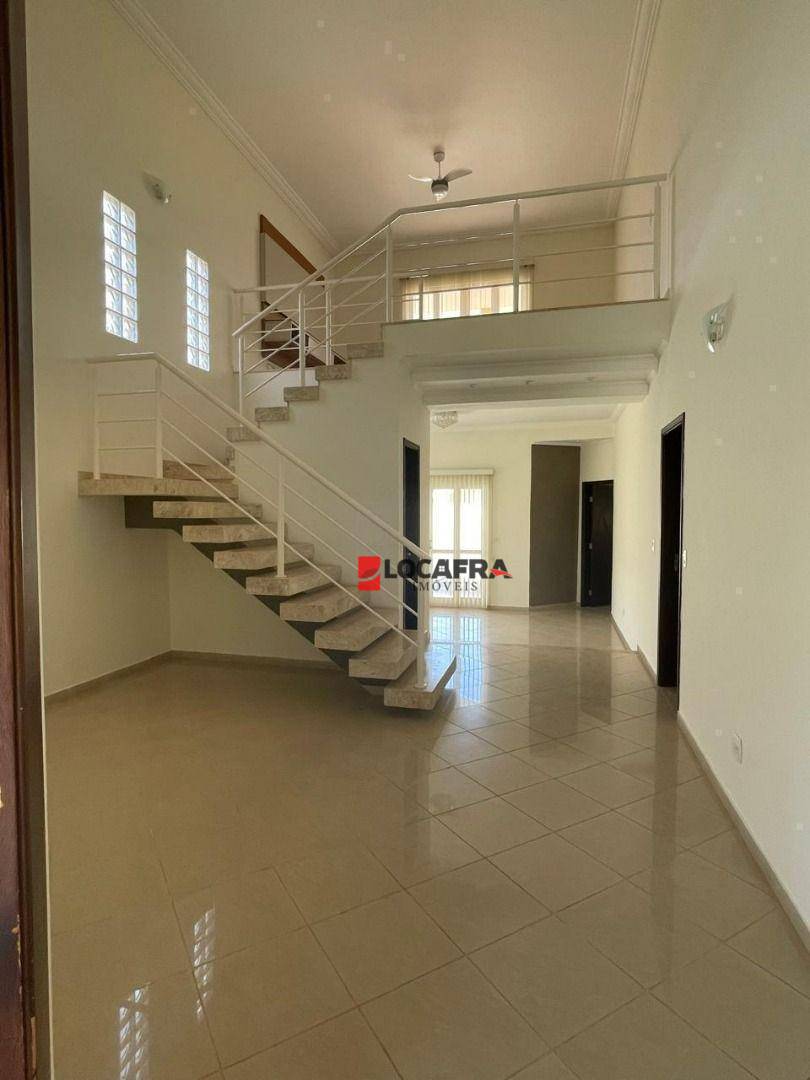 Casa de Condomínio para alugar com 3 quartos, 259m² - Foto 4