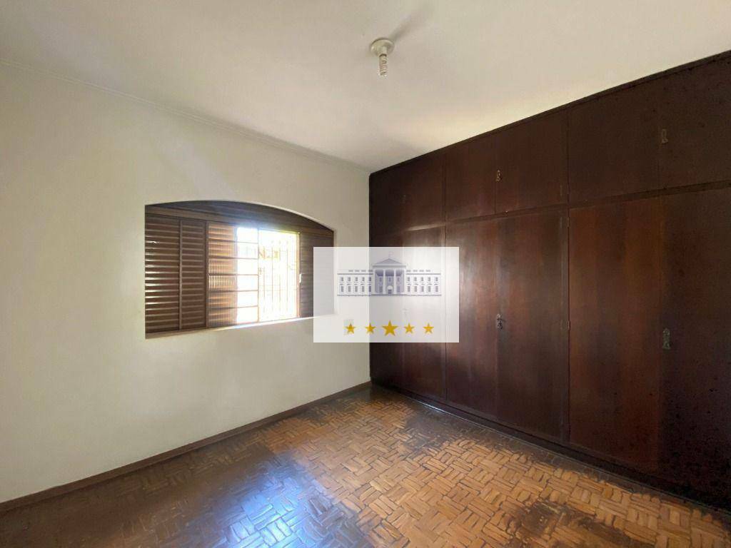 Casa à venda com 4 quartos, 250m² - Foto 5