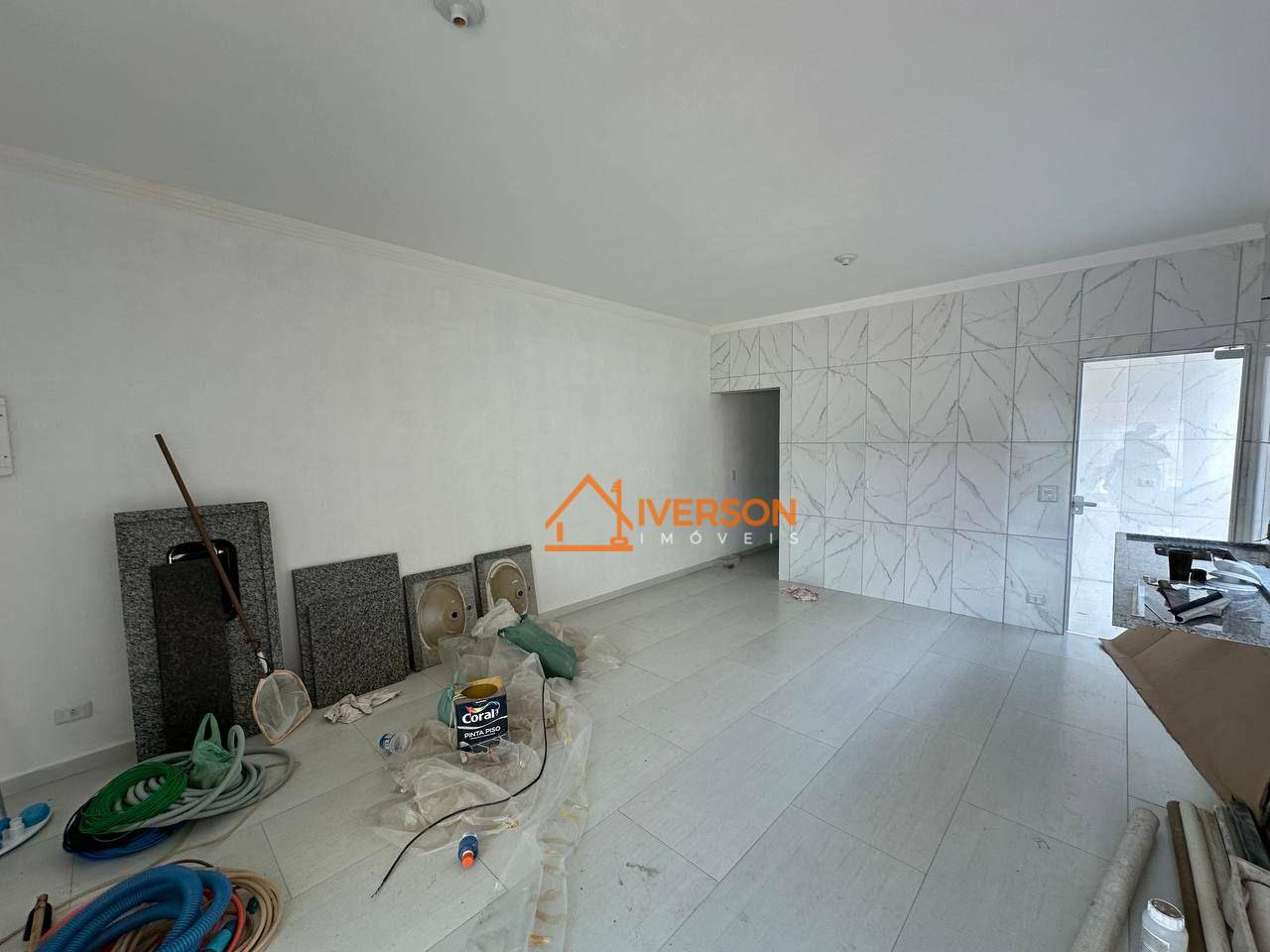 Casa à venda com 3 quartos, 100m² - Foto 4