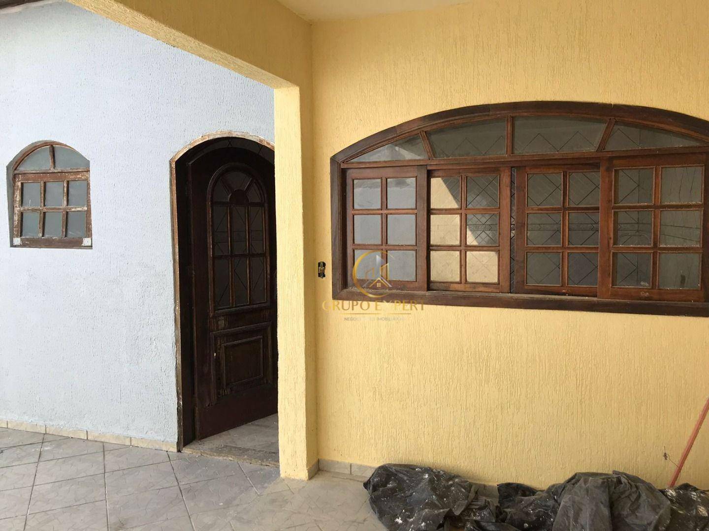 Casa à venda com 3 quartos, 146m² - Foto 1