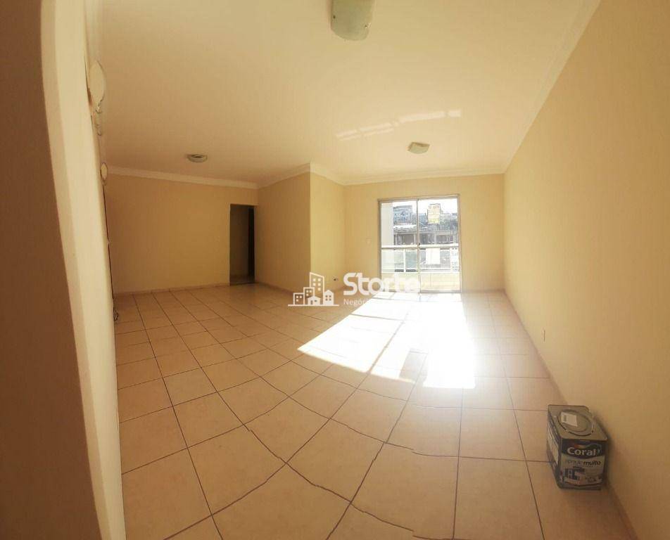 Apartamento à venda com 3 quartos, 113m² - Foto 1