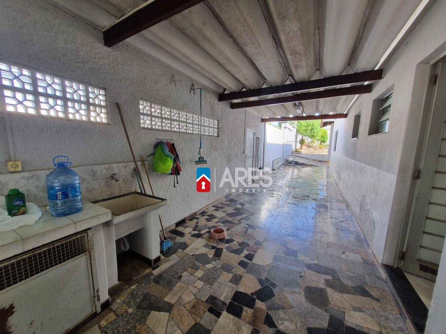 Casa, 4 quartos, 246 m² - Foto 2