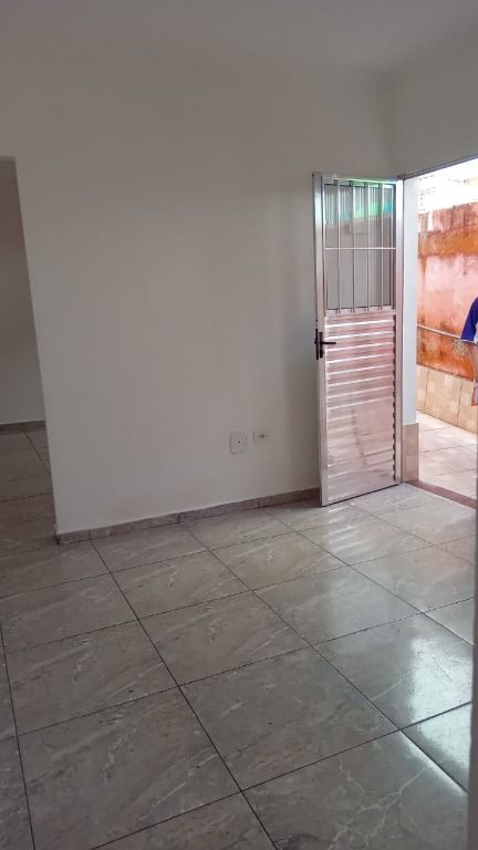 Casa para alugar com 1 quarto, 40m² - Foto 1