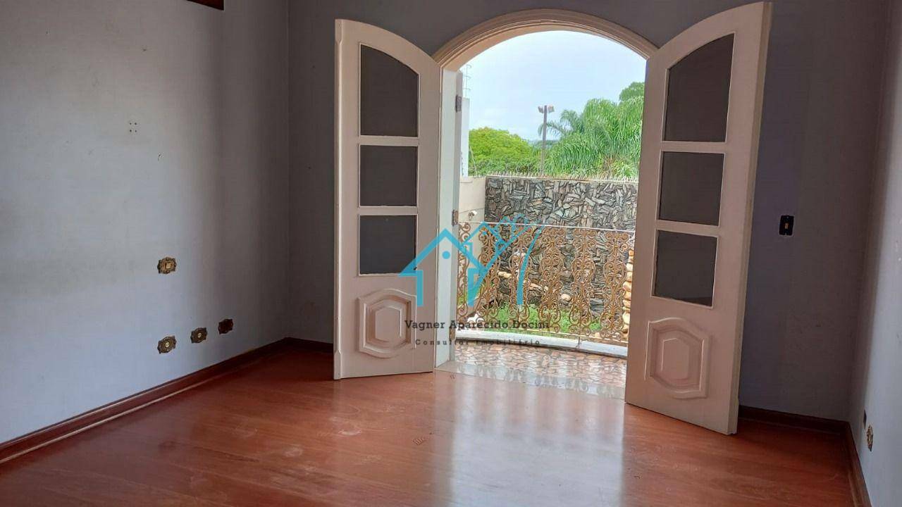 Sobrado à venda com 5 quartos, 468m² - Foto 1