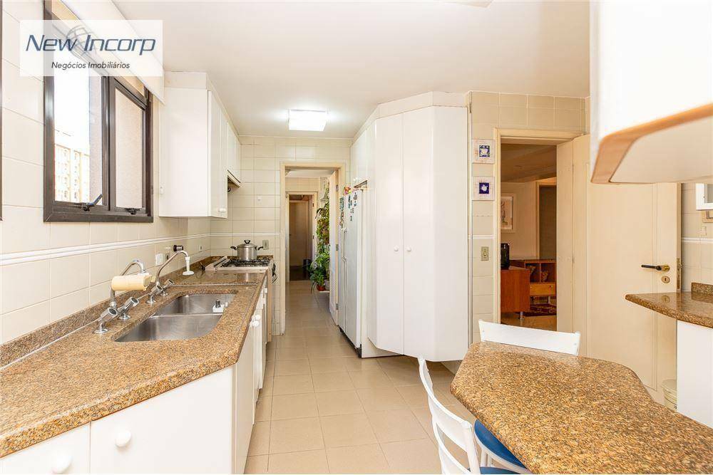 Apartamento à venda com 3 quartos, 144m² - Foto 13