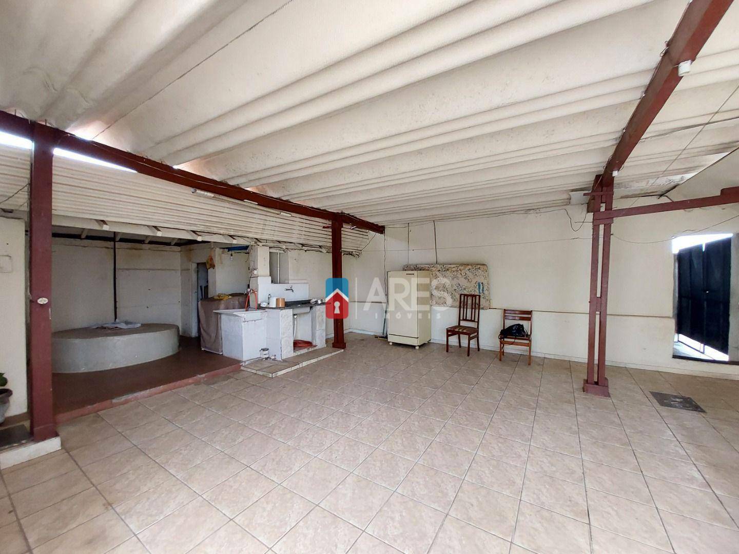 Casa à venda com 5 quartos, 121m² - Foto 7