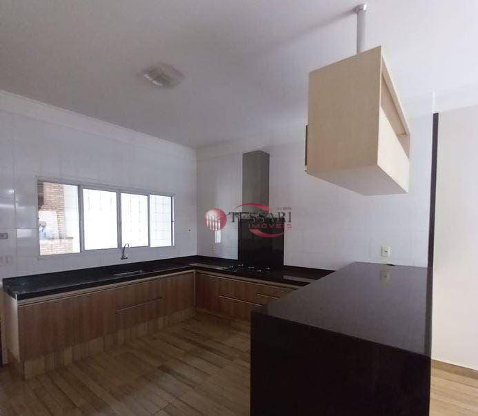 Casa para alugar com 3 quartos, 150m² - Foto 5