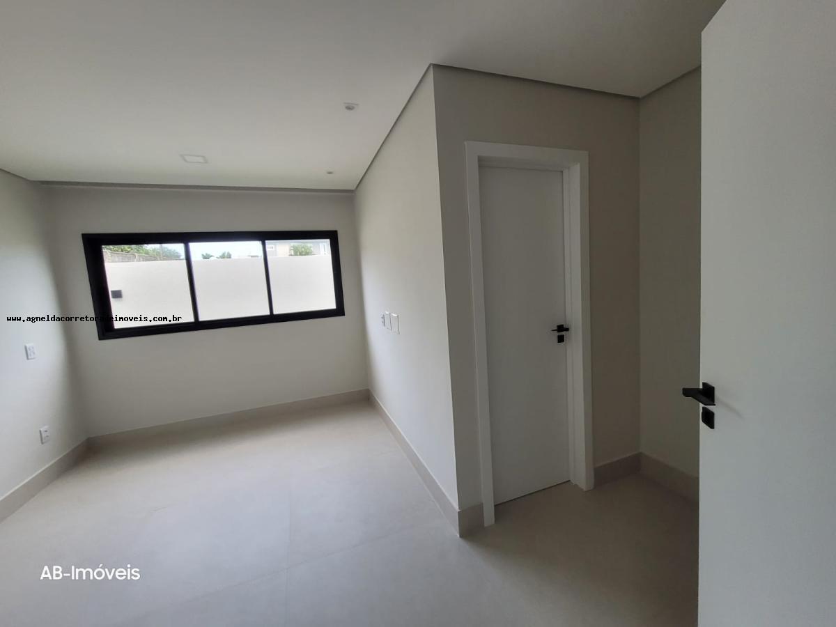 Casa de Condomínio à venda com 3 quartos, 220m² - Foto 23