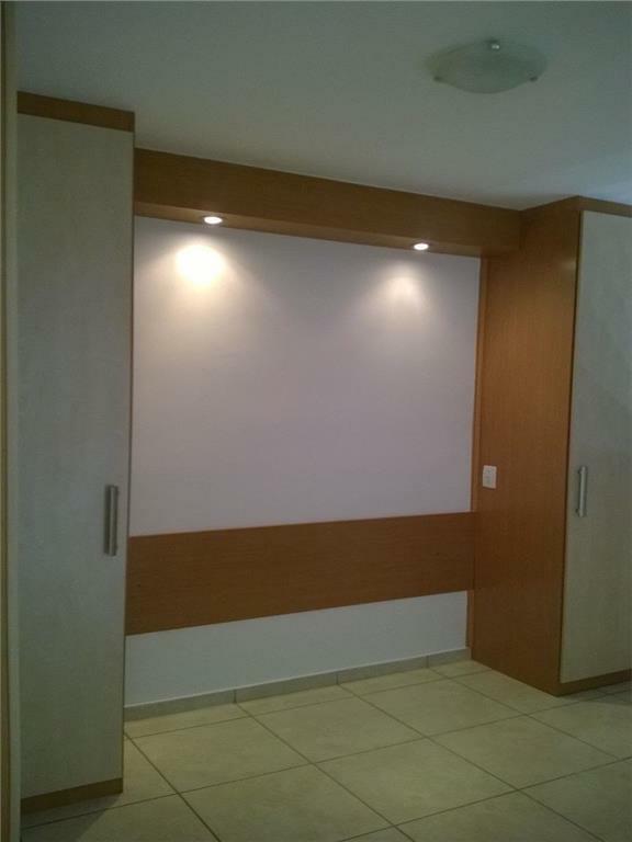 Apartamento à venda com 3 quartos, 70m² - Foto 2