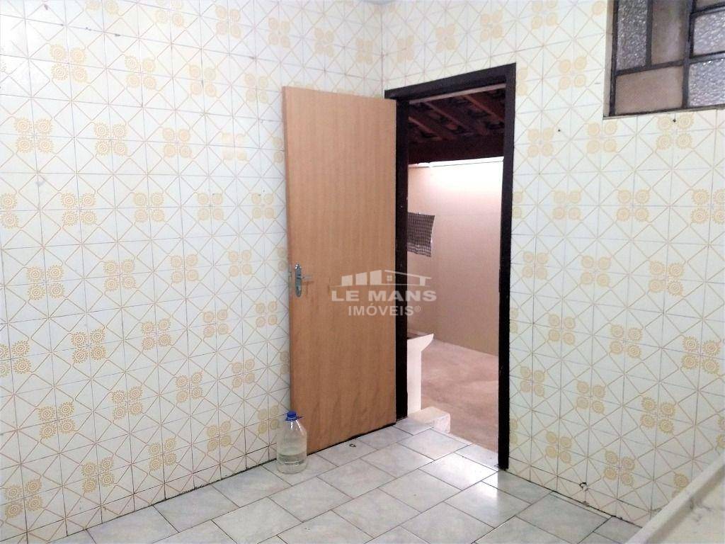 Casa à venda com 4 quartos, 108m² - Foto 3