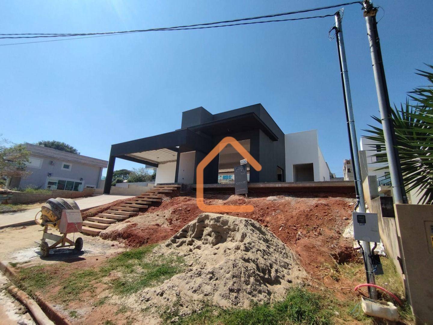 Casa à venda com 3 quartos, 300m² - Foto 4