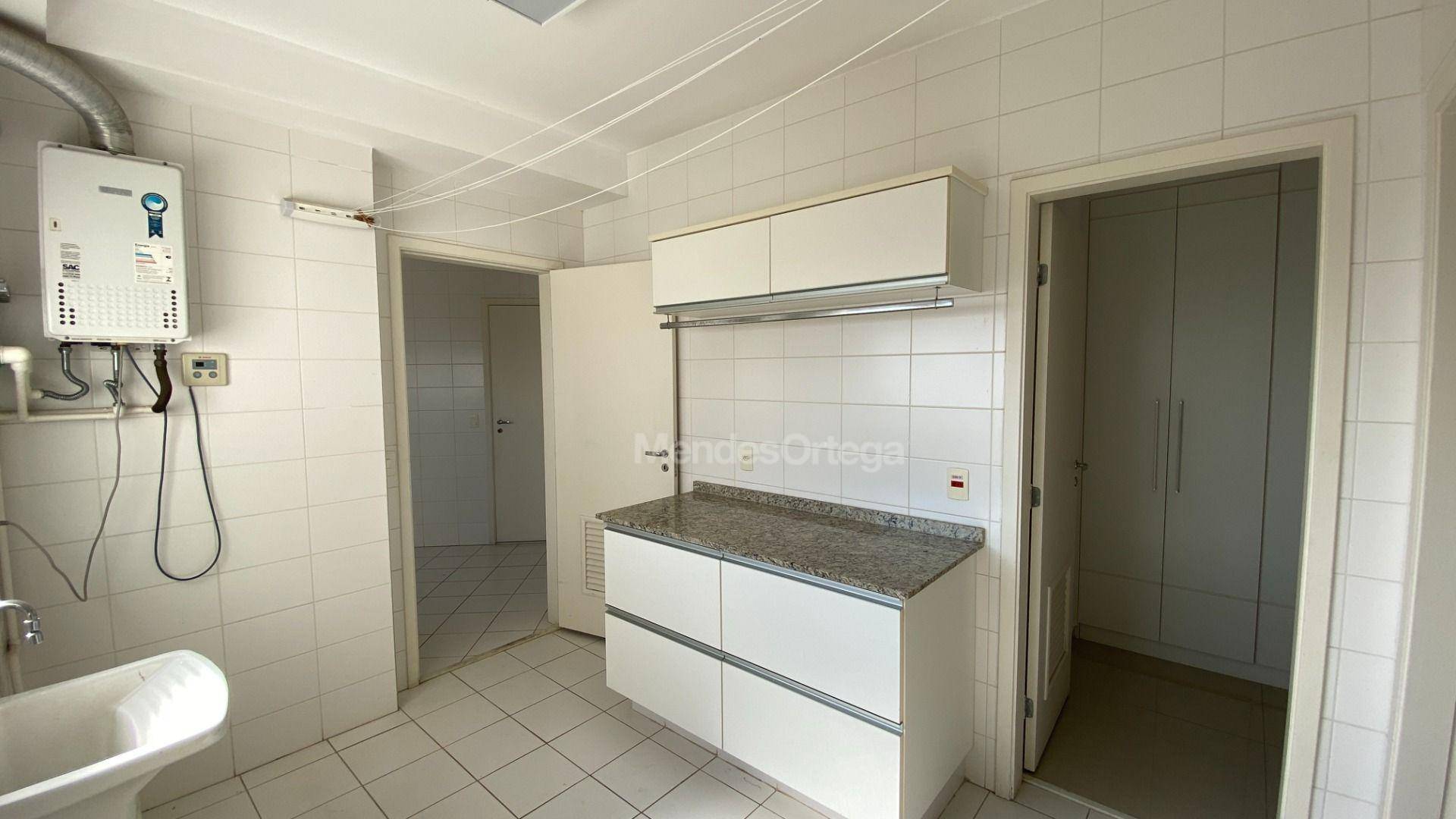 Apartamento à venda com 3 quartos, 236m² - Foto 25