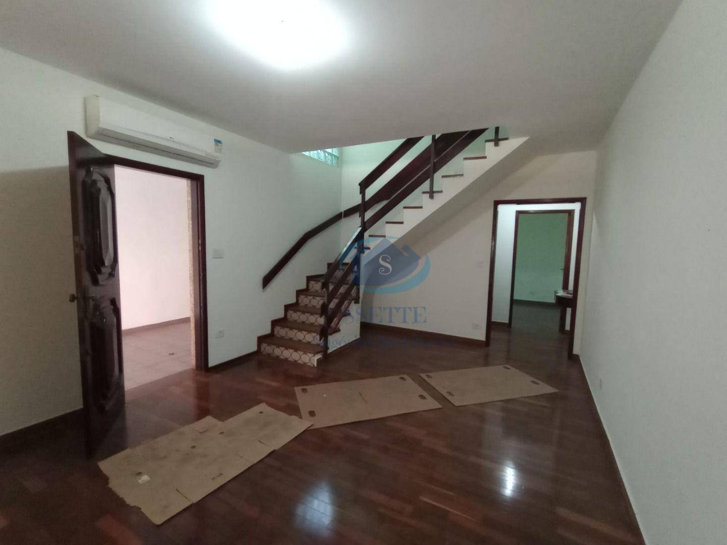 Sobrado à venda com 3 quartos, 192m² - Foto 1