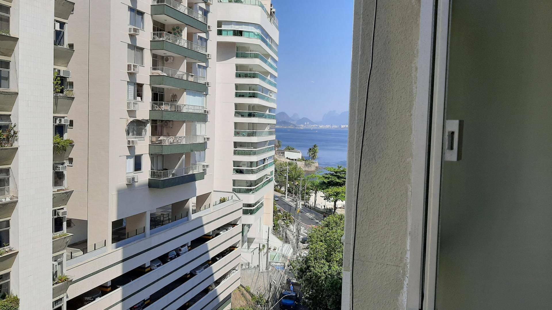 Apartamento à venda com 3 quartos, 132m² - Foto 1