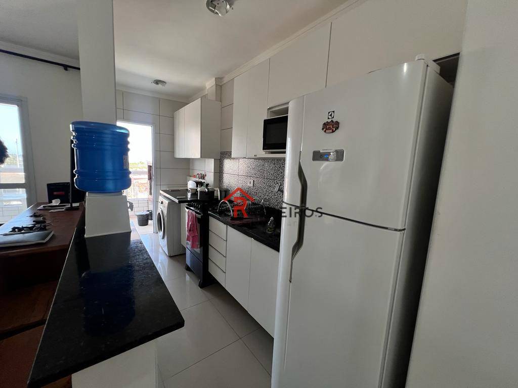 Apartamento à venda com 2 quartos, 61m² - Foto 2