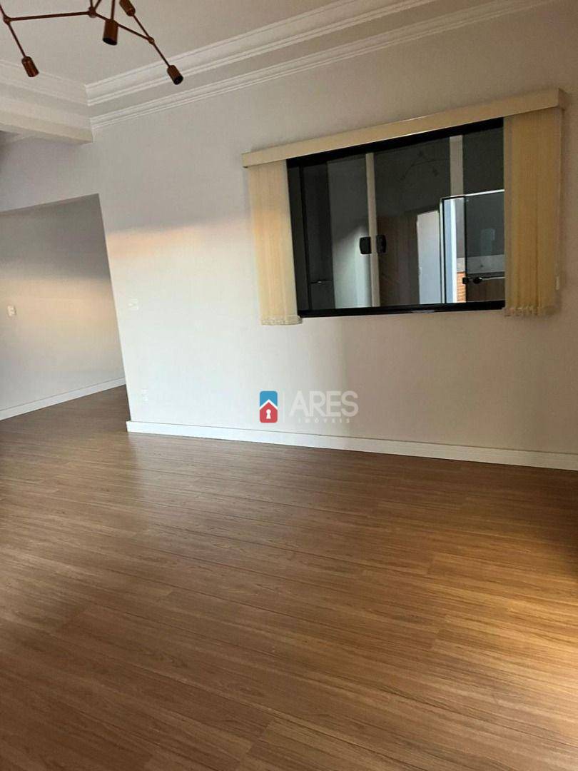 Casa para alugar com 3 quartos, 460m² - Foto 4