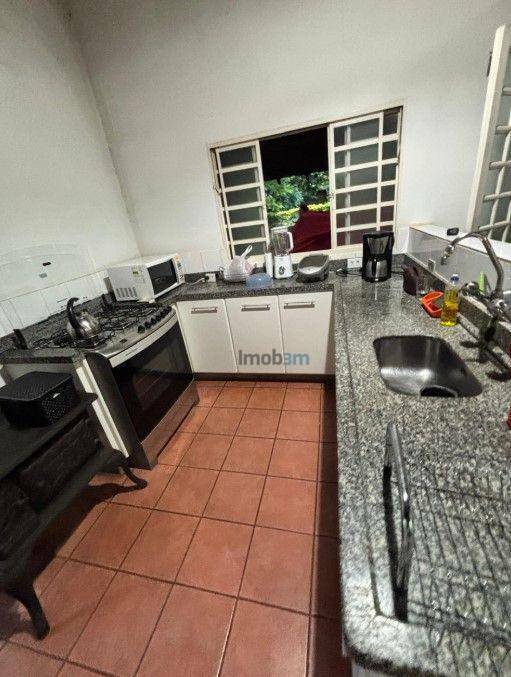 Chácara à venda com 3 quartos, 200m² - Foto 32
