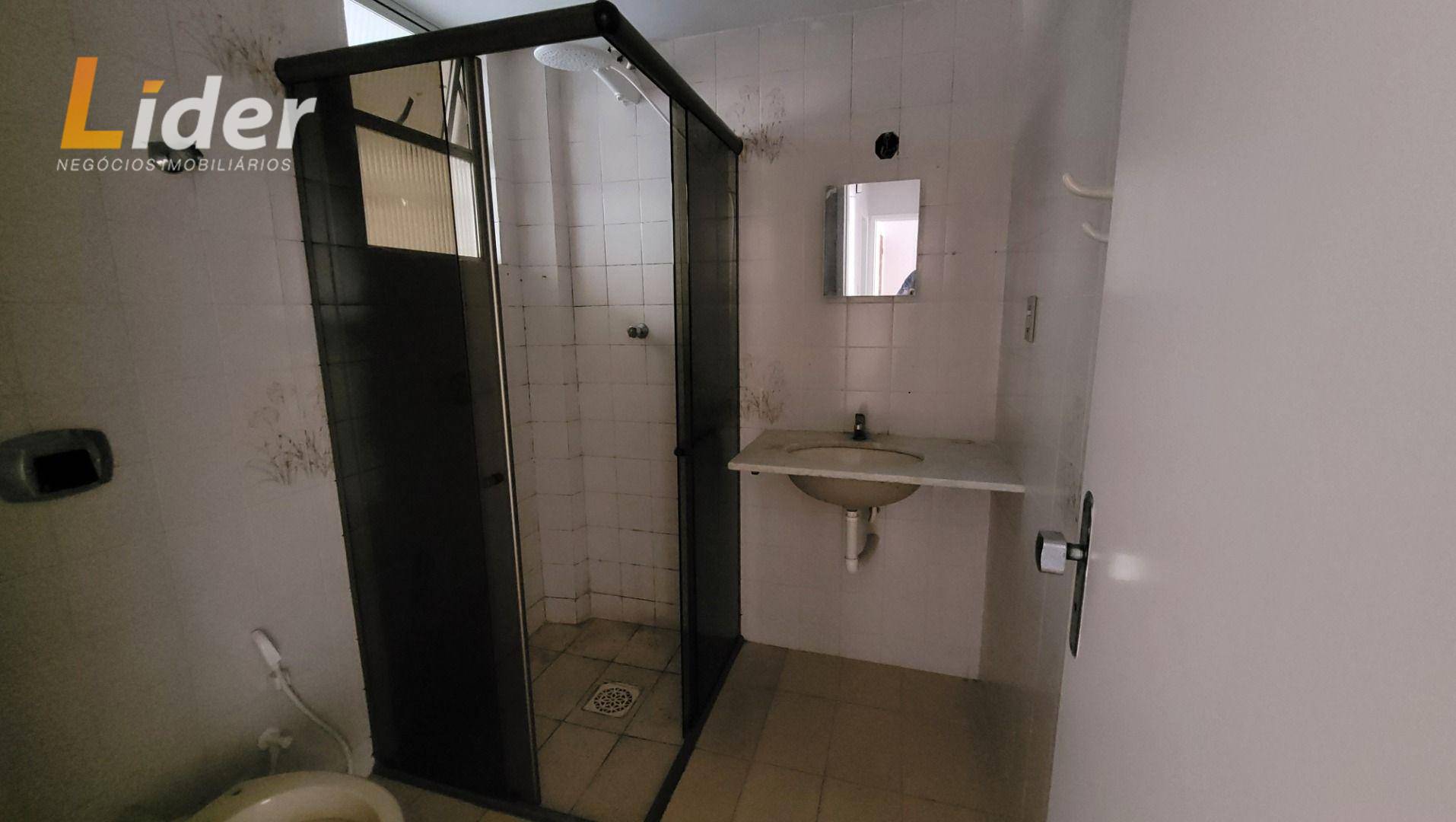 Apartamento para alugar com 2 quartos, 70m² - Foto 8