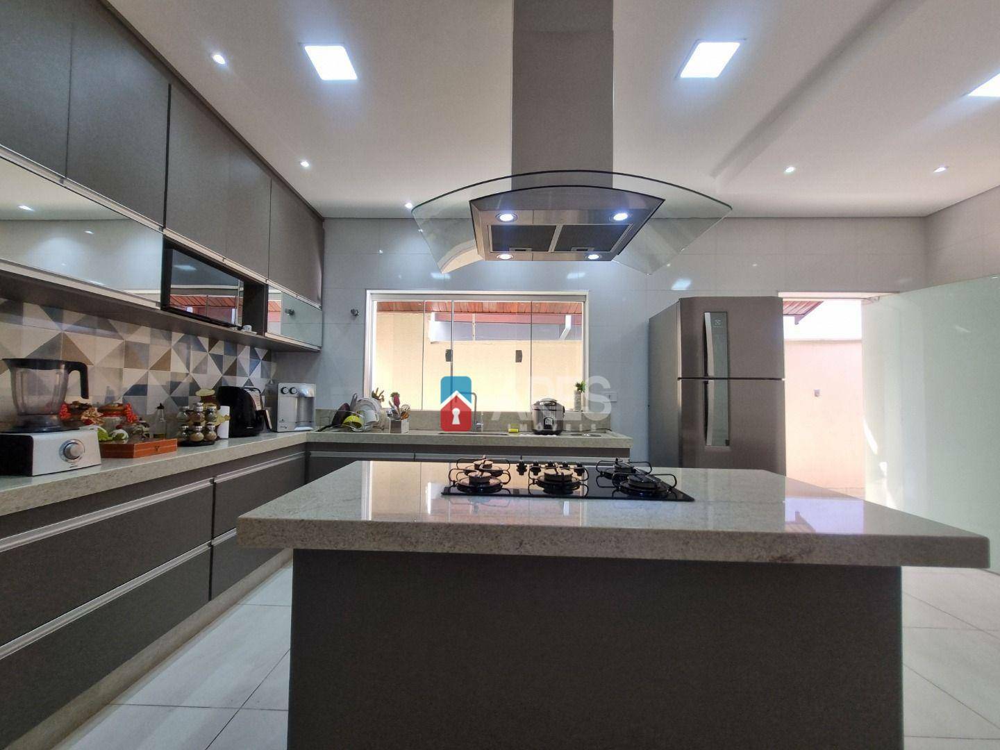 Casa à venda com 3 quartos, 209m² - Foto 9