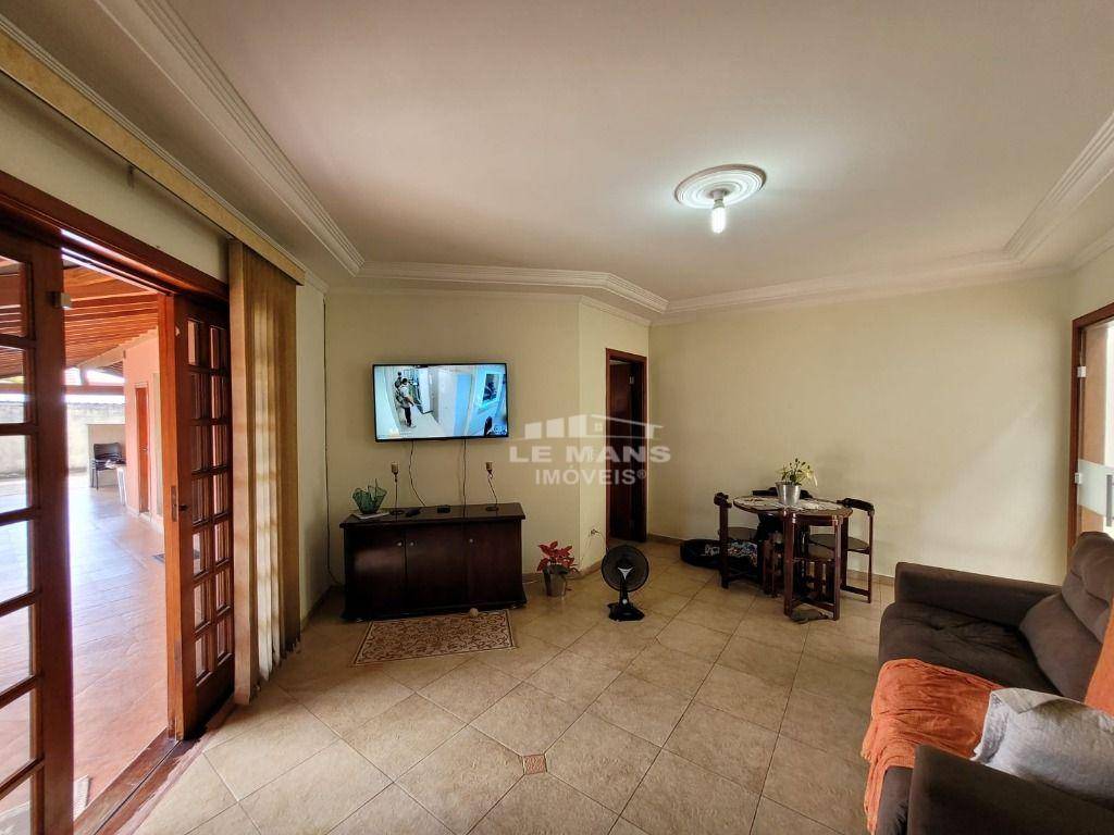 Casa à venda com 3 quartos, 200m² - Foto 10