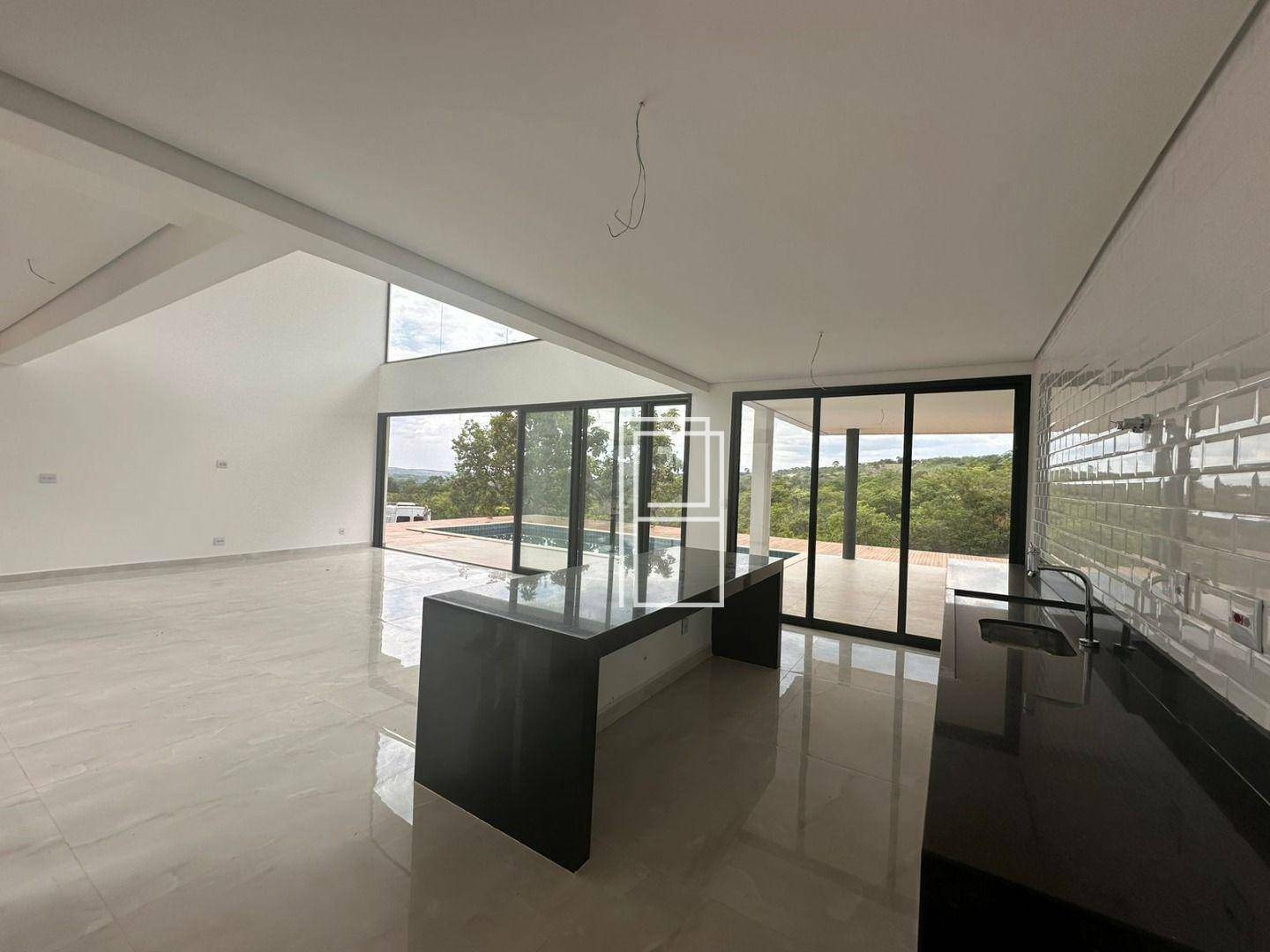 Casa de Condomínio à venda com 4 quartos, 290m² - Foto 9