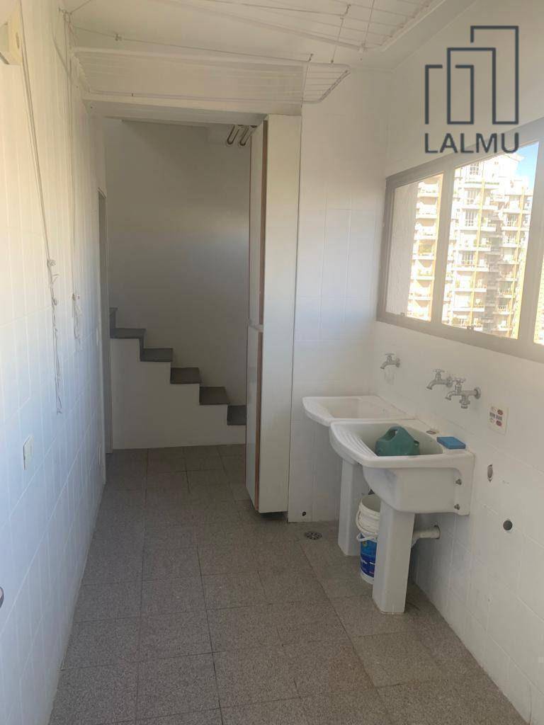 Apartamento para alugar com 3 quartos, 256m² - Foto 13