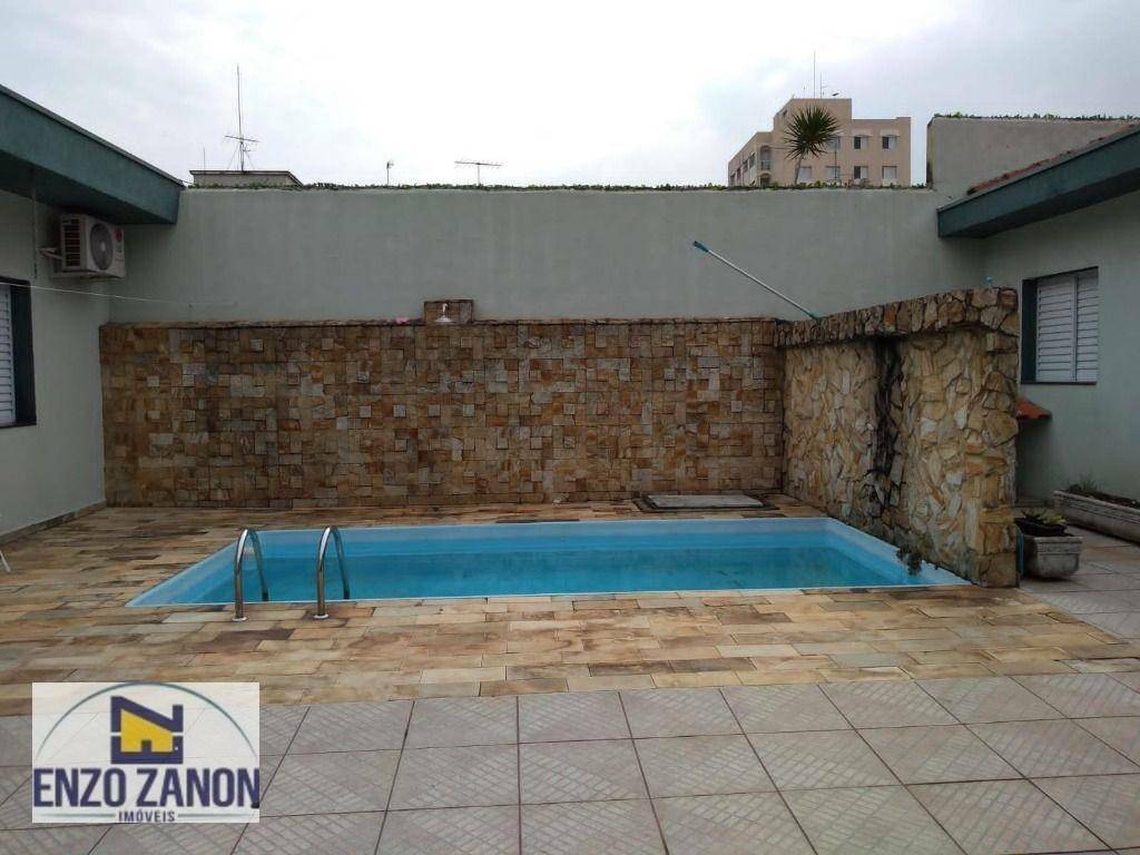 Casa à venda com 3 quartos, 240m² - Foto 2