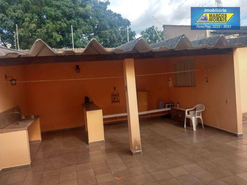 Casa para alugar com 3 quartos, 300m² - Foto 7