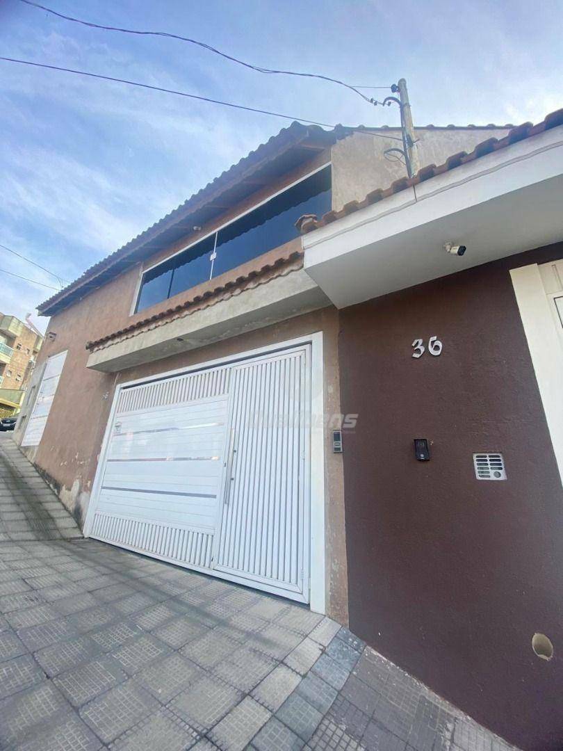 Casa à venda com 2 quartos, 225m² - Foto 2