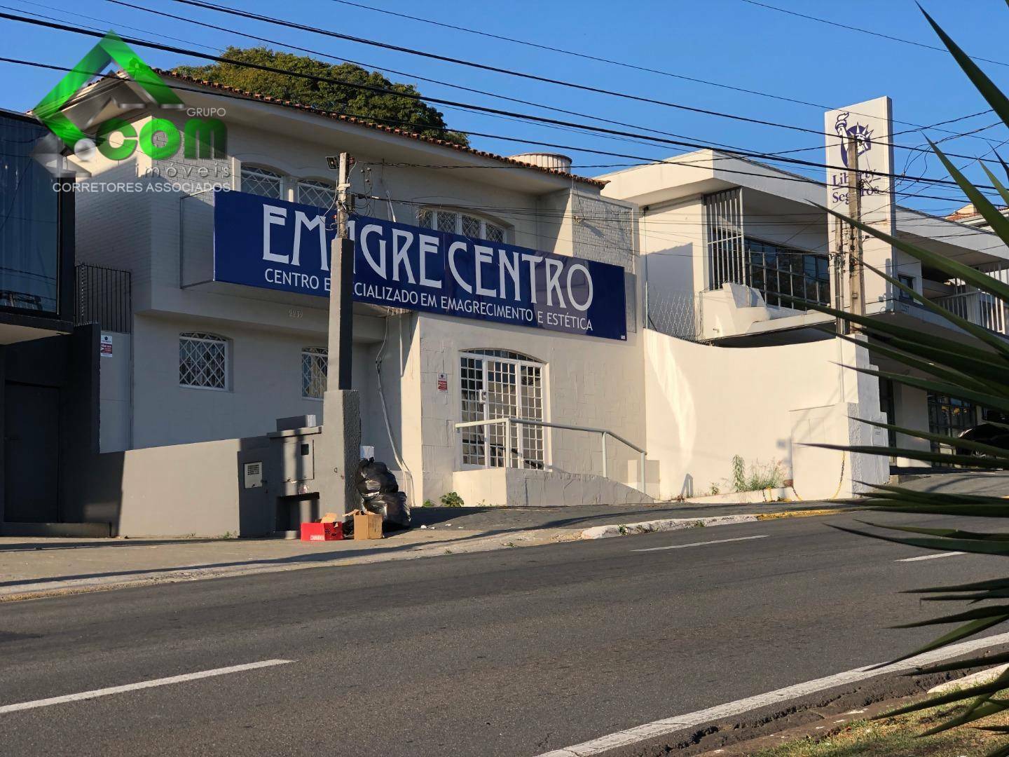 Sobrado à venda com 8 quartos, 335m² - Foto 1