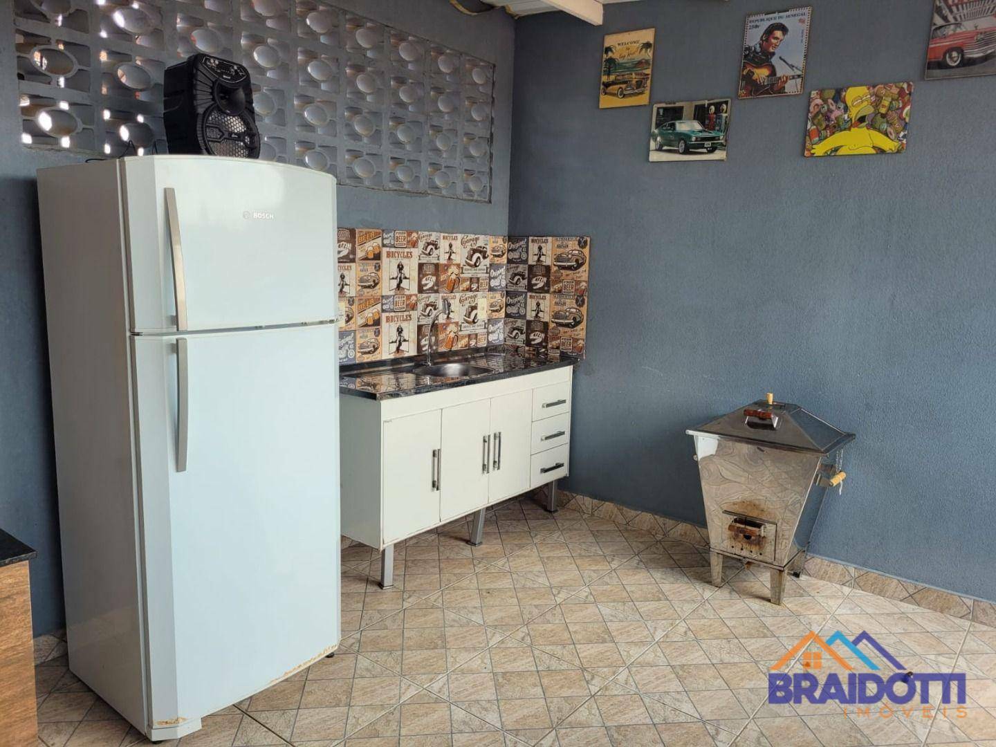 Casa à venda e aluguel com 3 quartos, 220m² - Foto 2