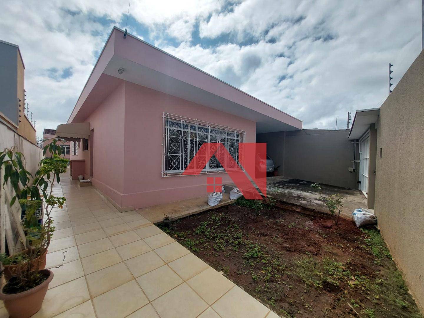 Casa à venda com 3 quartos, 180m² - Foto 1