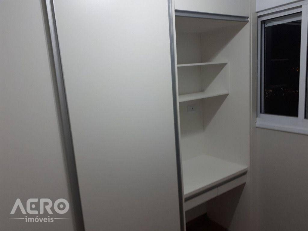 Apartamento para alugar com 3 quartos, 98m² - Foto 12