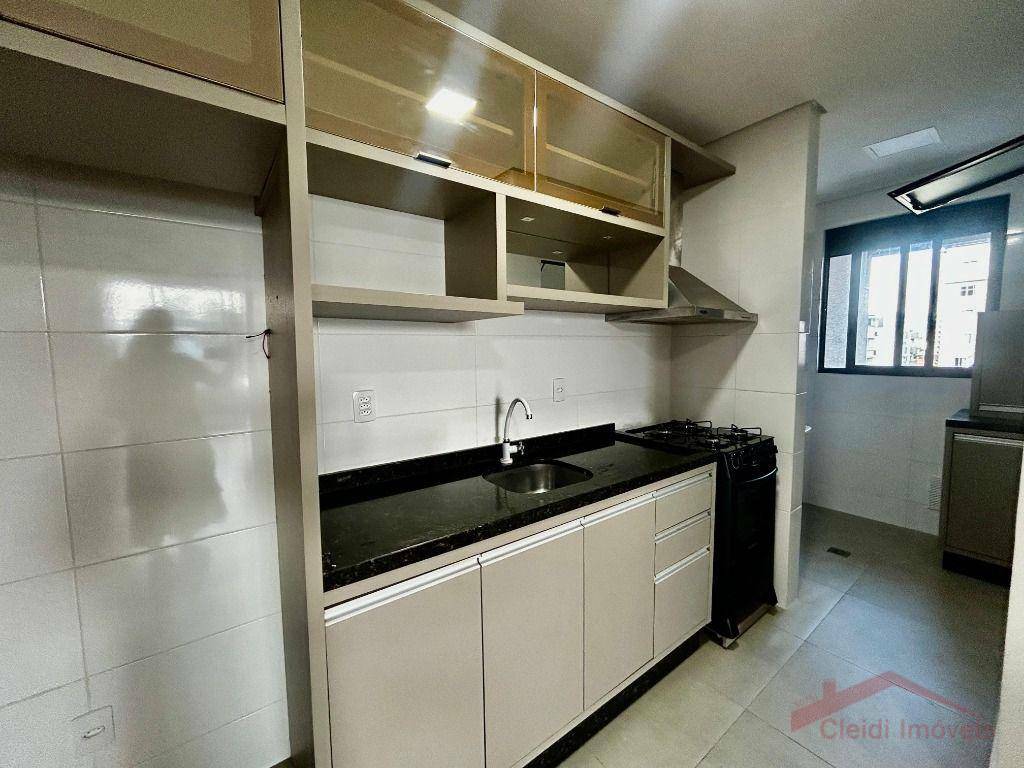 Apartamento para alugar com 3 quartos, 77m² - Foto 7