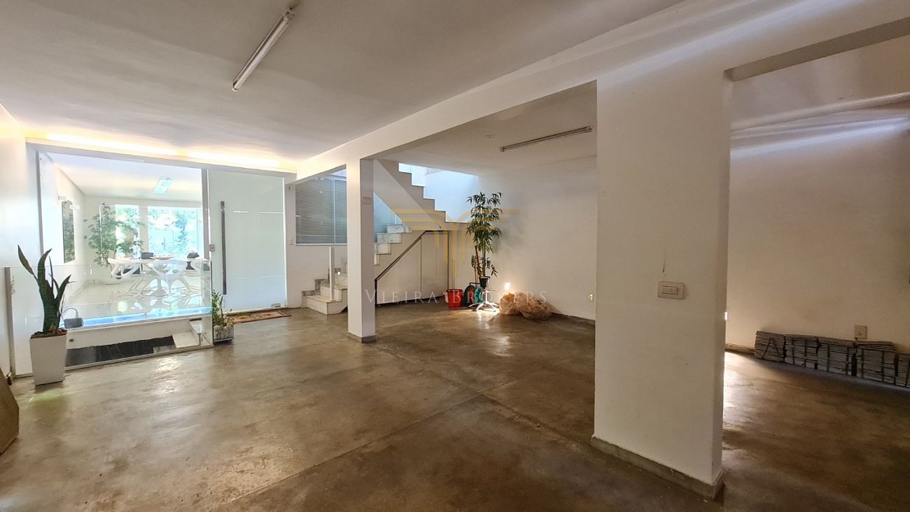 Casa à venda com 4 quartos, 300m² - Foto 29