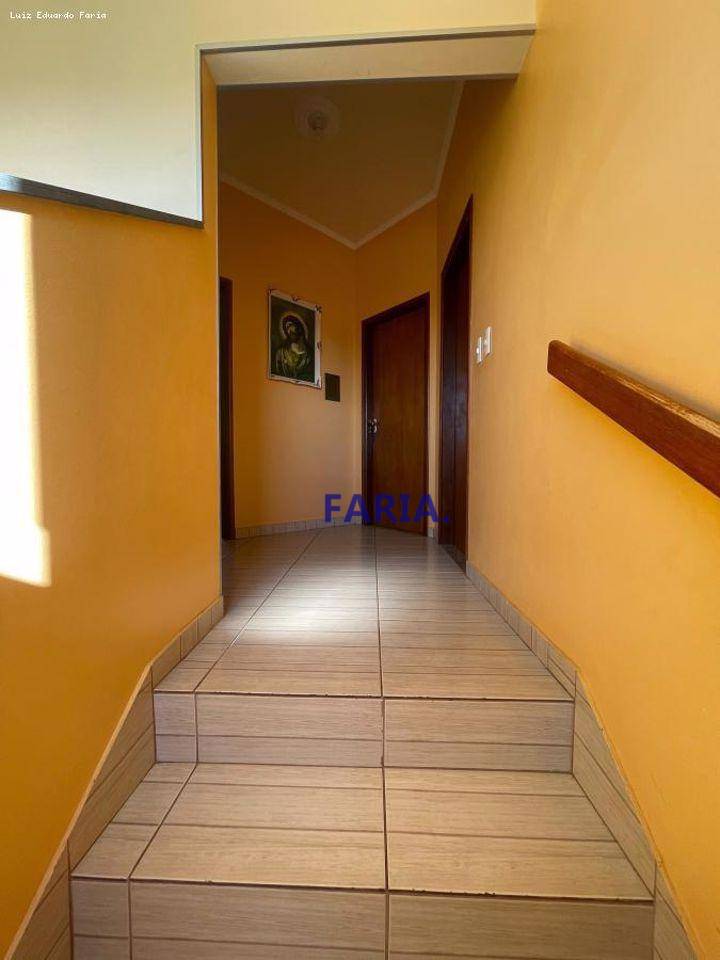 Casa à venda com 4 quartos, 200m² - Foto 7