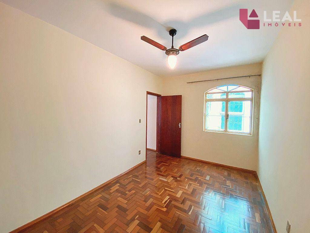 Casa à venda com 4 quartos, 240m² - Foto 13