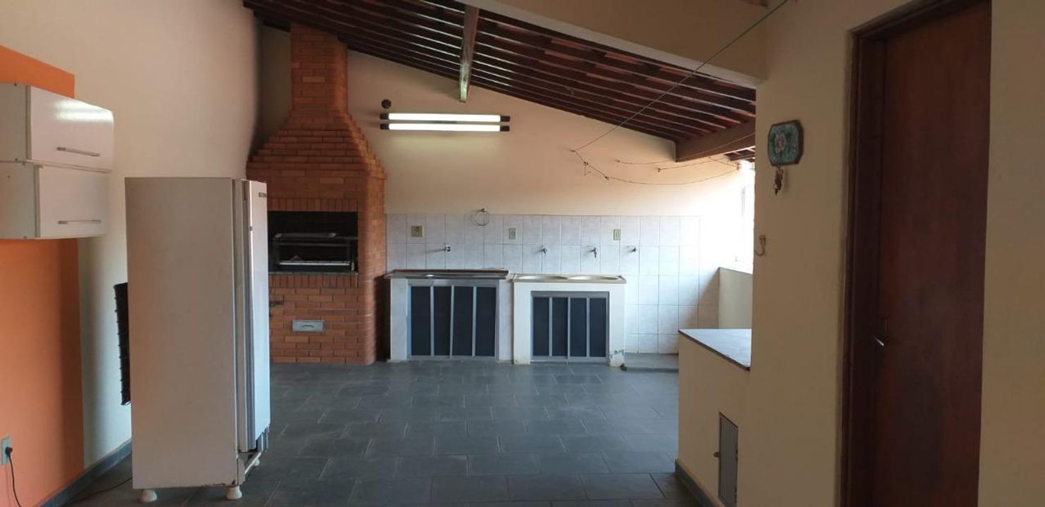 Casa à venda com 5 quartos, 300m² - Foto 5