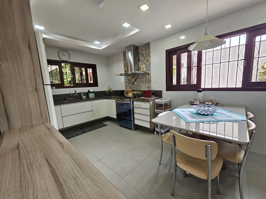 Casa à venda com 3 quartos, 200m² - Foto 24