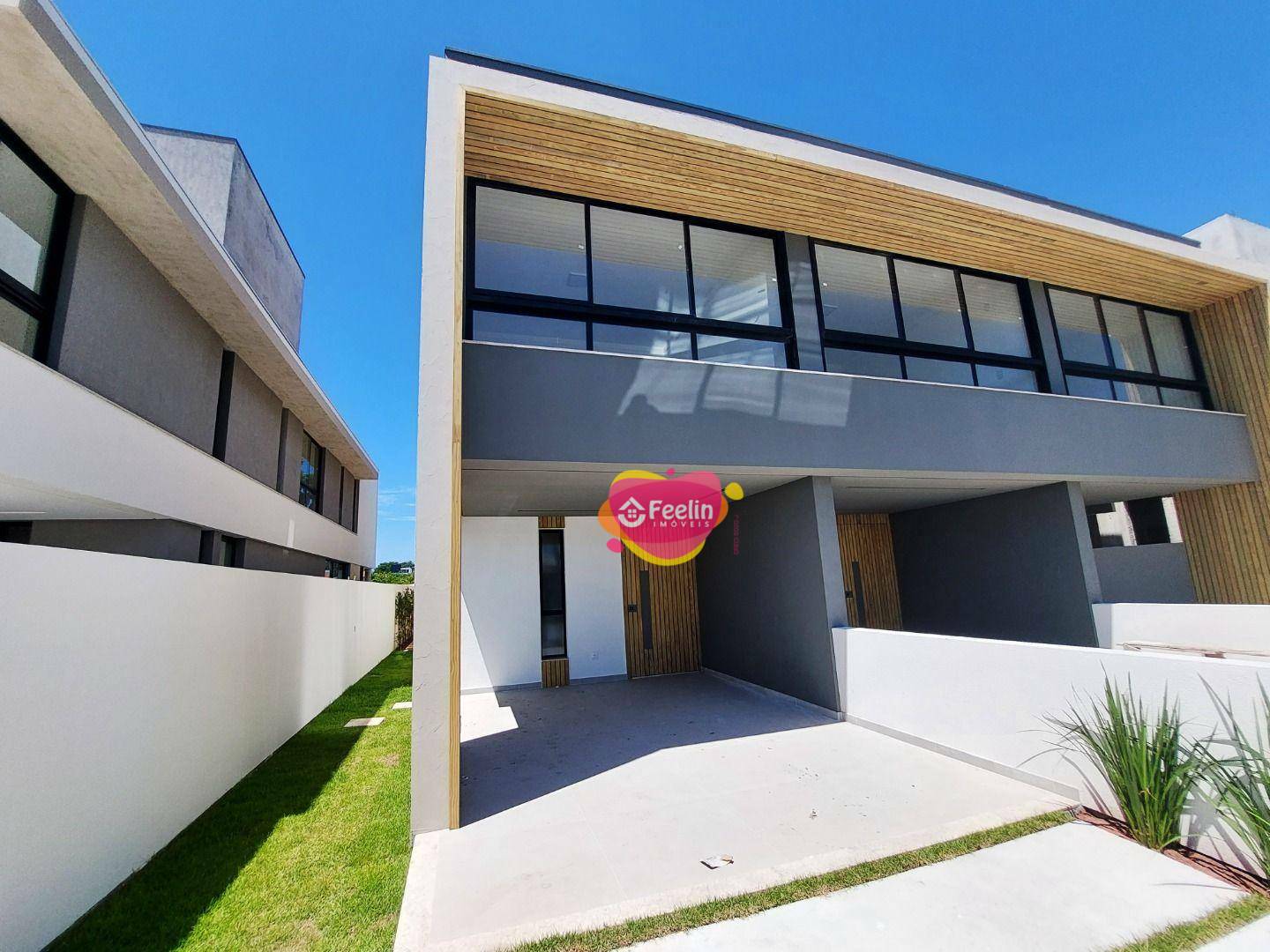 Casa à venda com 3 quartos, 144m² - Foto 1