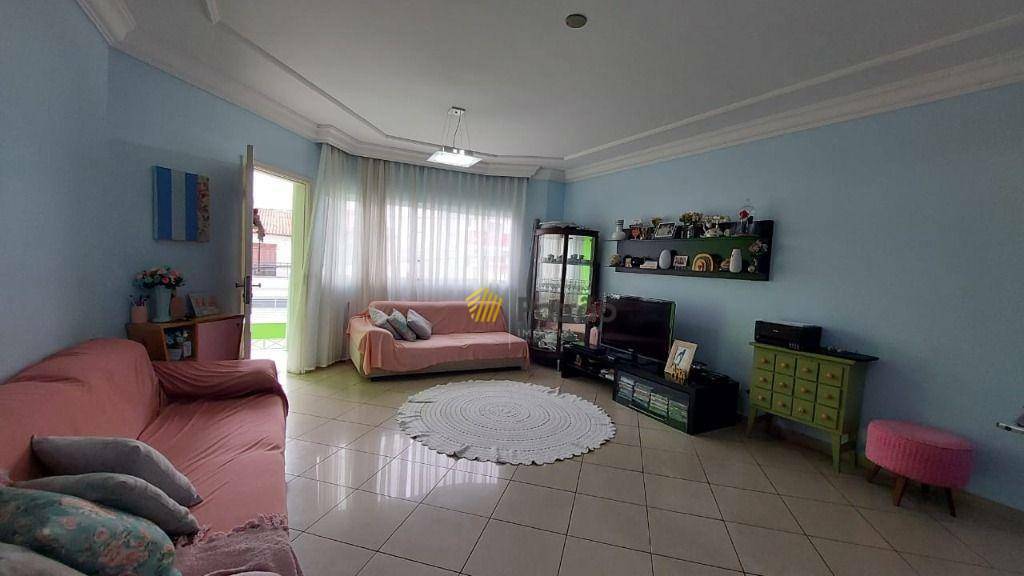 Sobrado à venda com 3 quartos, 220m² - Foto 4