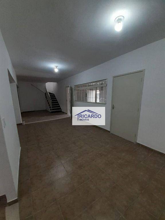 Casa para alugar com 4 quartos, 240m² - Foto 12