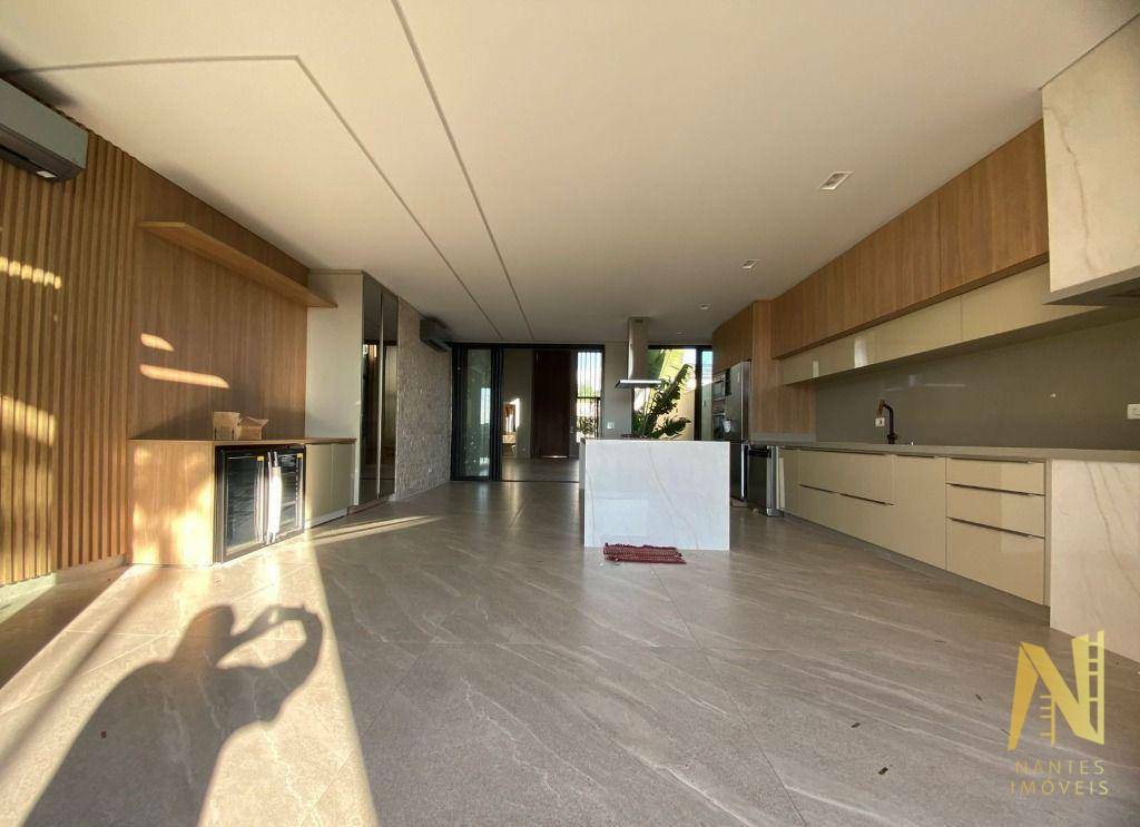 Casa à venda com 3 quartos, 300m² - Foto 8