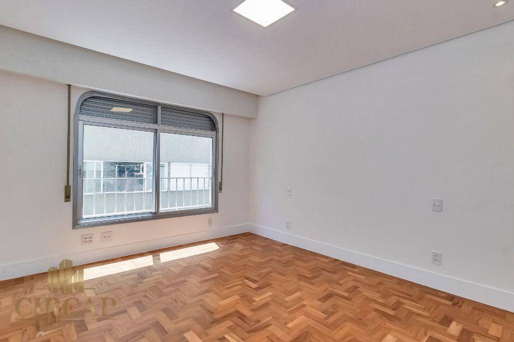 Apartamento à venda com 3 quartos, 220m² - Foto 18