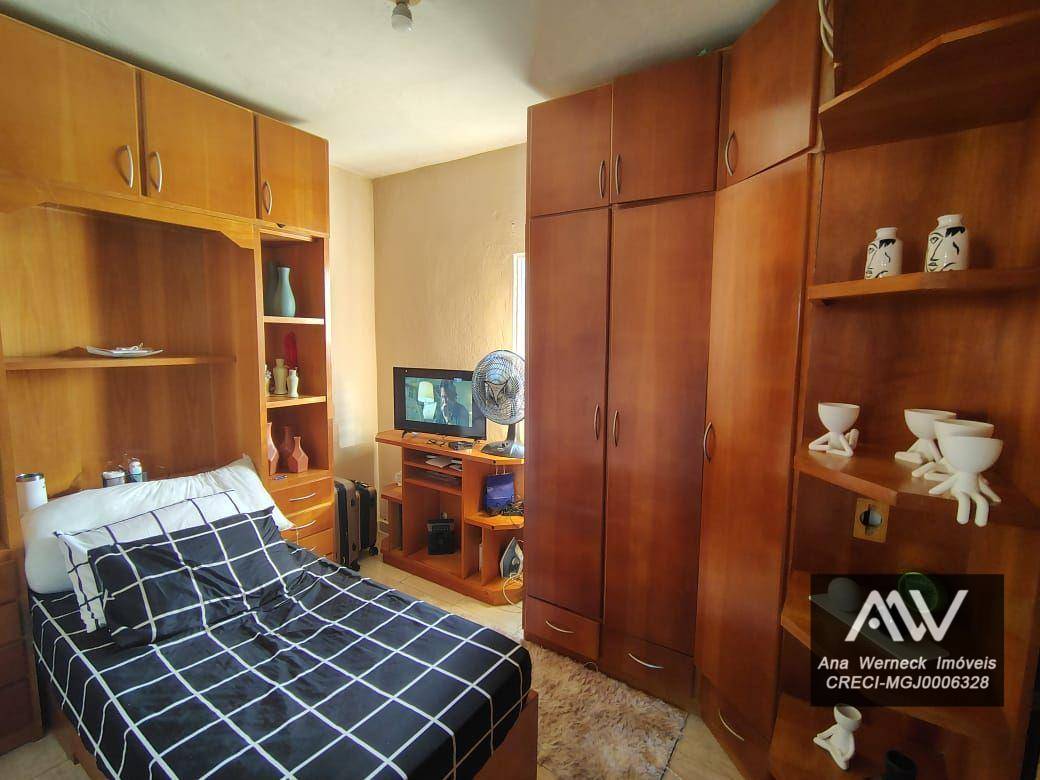 Casa à venda com 8 quartos, 220m² - Foto 5